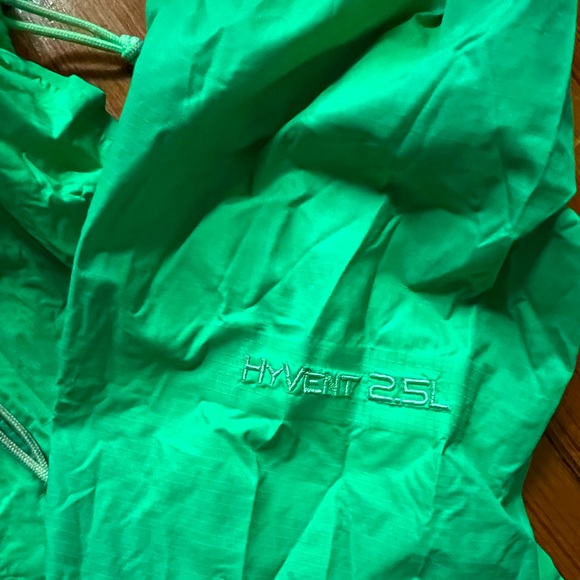 SOLD Bright Green Northface Rainjacket/Shell - Picture 5 of 8